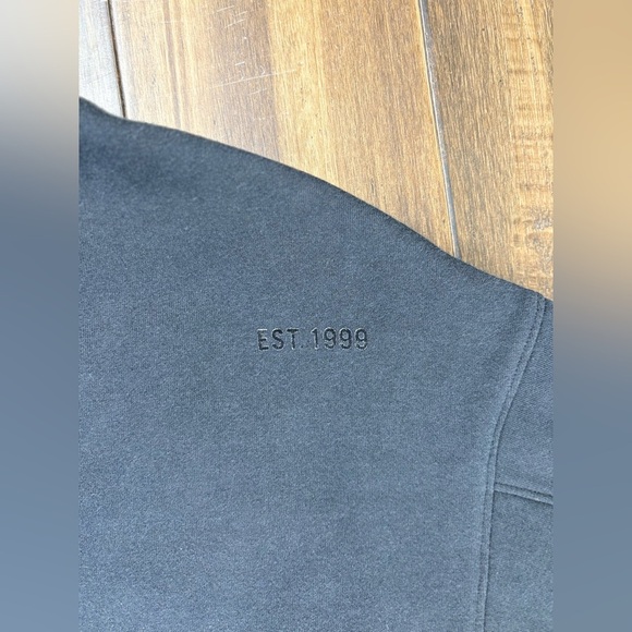 Women’s Izzue size XS Black V Neck crew Cropped Sweatshirt RSVD graphic grunge - Picture 10 of 12